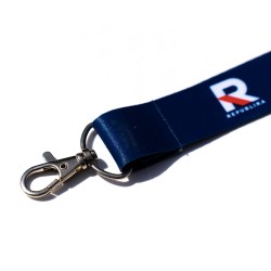 Smycz z logo Republika