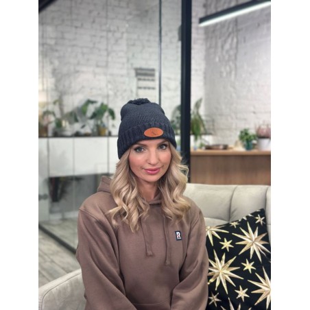 Granatowy zestaw zimowy – czapka z pomponem i szalik