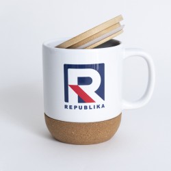 Kubek z logo "R" z bambusową przykrywką
