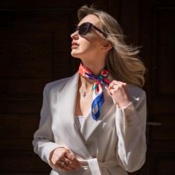 Apaszka Jedwabna: Maki Monte Cassino - Piękno, Pamięć, Patriotyzm